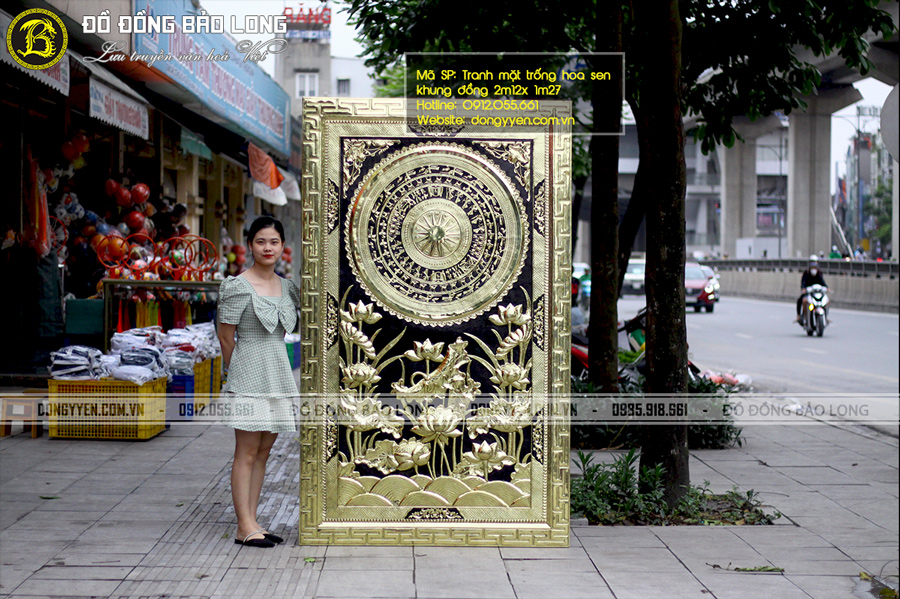 tranh mặt trống đồng hoa sen khổ 2m12 x 1m27 khung đồng