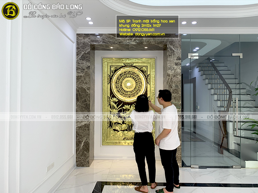tranh mặt trống đồng hoa sen khổ 2m12 x 1m27 khung đồng