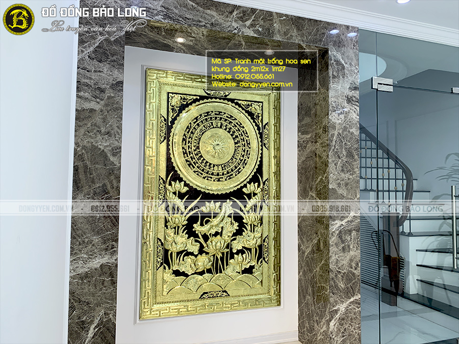 tranh mặt trống đồng hoa sen khổ 2m12 x 1m27 khung đồng
