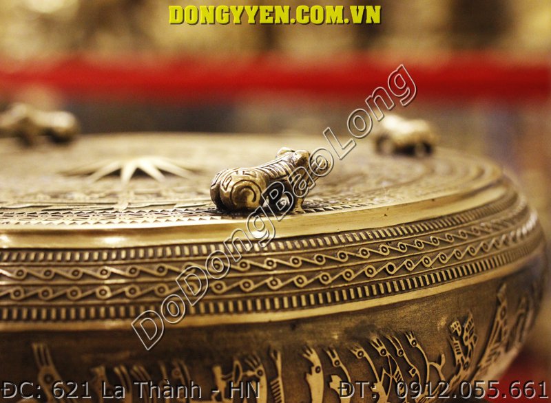 4 Con cóc trên mặt quả trống đồng