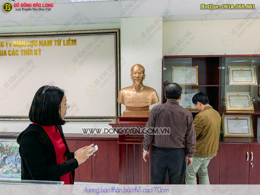 Tượng Bác Hồ bằng đồng tại Hậu Giang