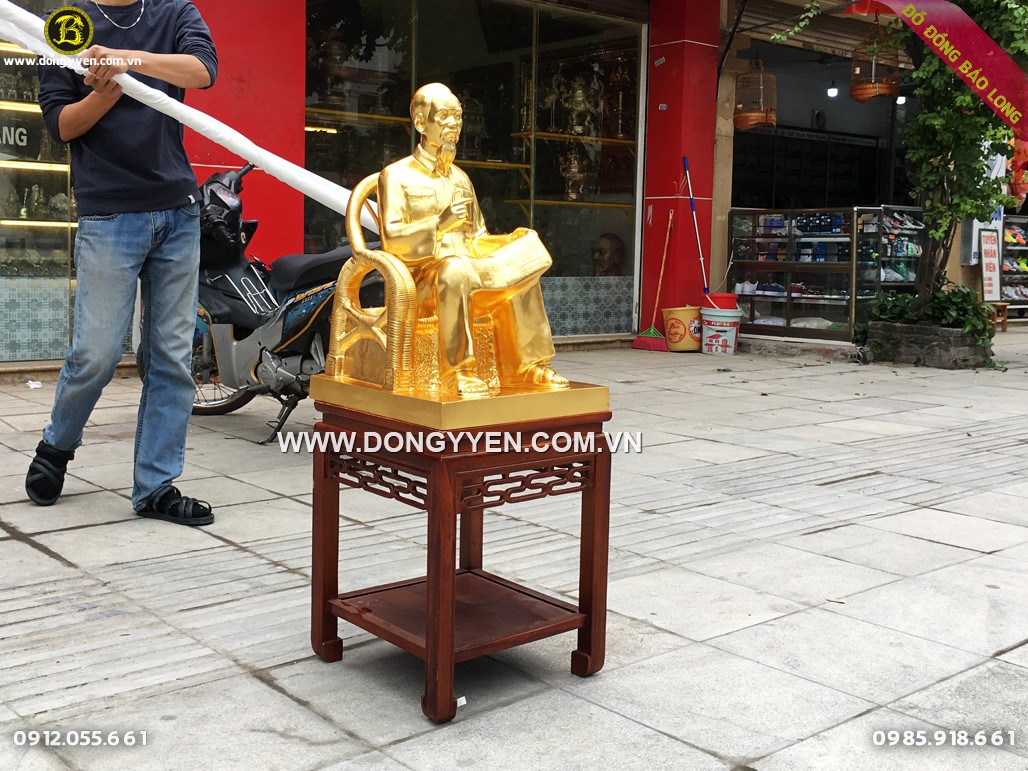 tượng bác hồ ngồi ghế mây đọc báo cao 61cm dát vàng
