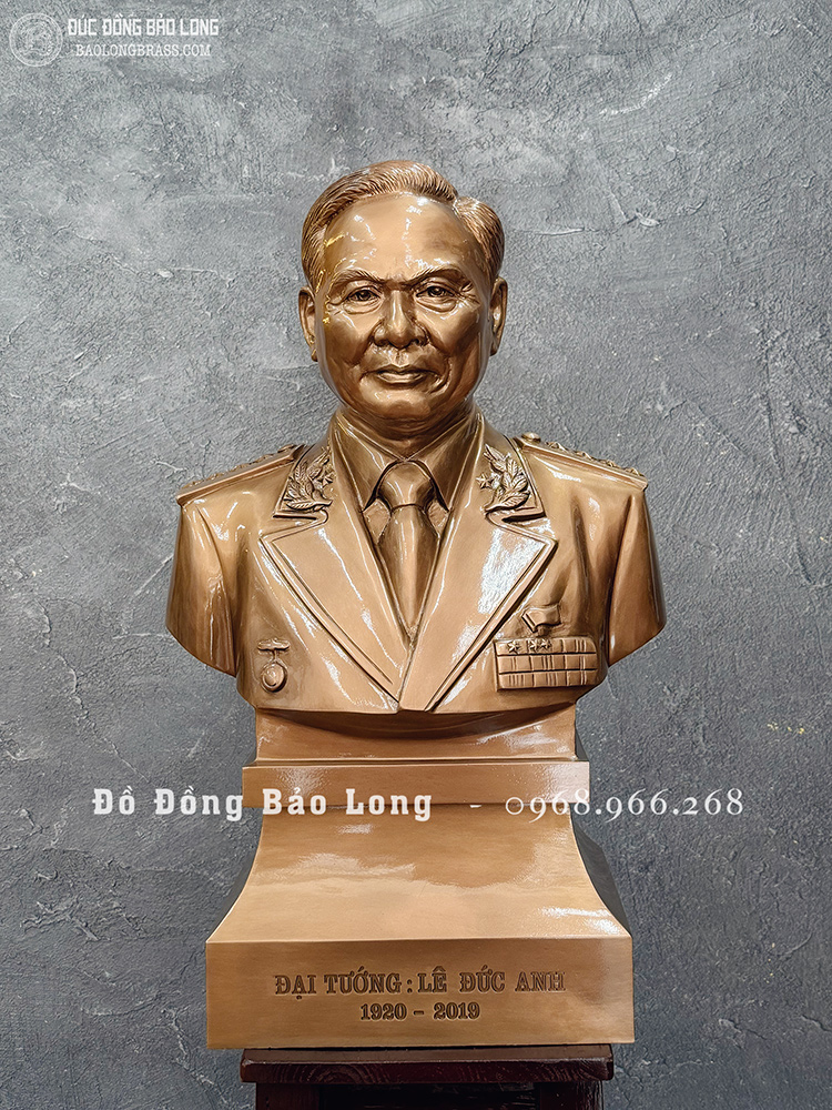 Tượng Đại tướng Lê Đức Anh bằng đồng đỏ cao 61cm