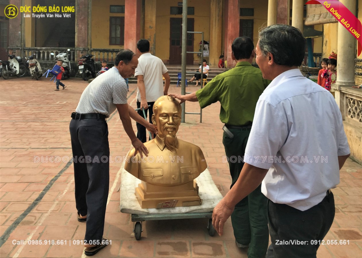Tượng Bác Hồ bằng đồng tại Điện Biên