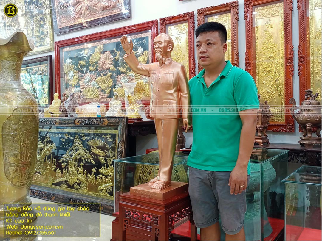 tượng bác hồ đứng giơ tay chào 1m bằng đồng đỏ