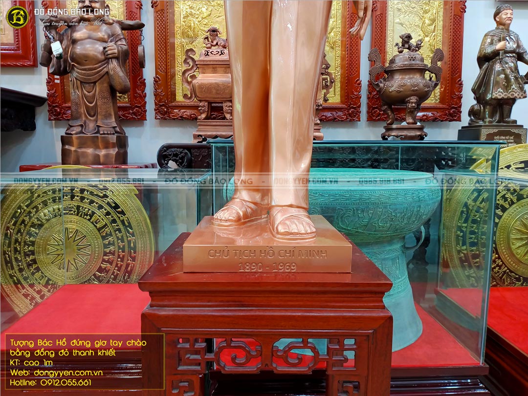 tượng bác hồ đứng giơ tay chào 1m bằng đồng đỏ 