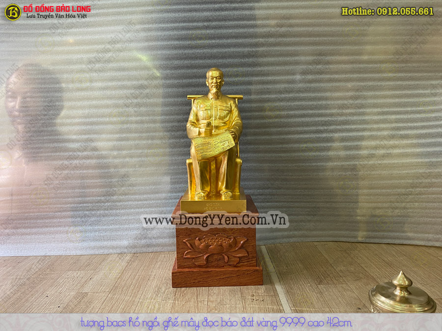 tượng bác hồ ngồi ghế mây đọc báo dát vàng 9999