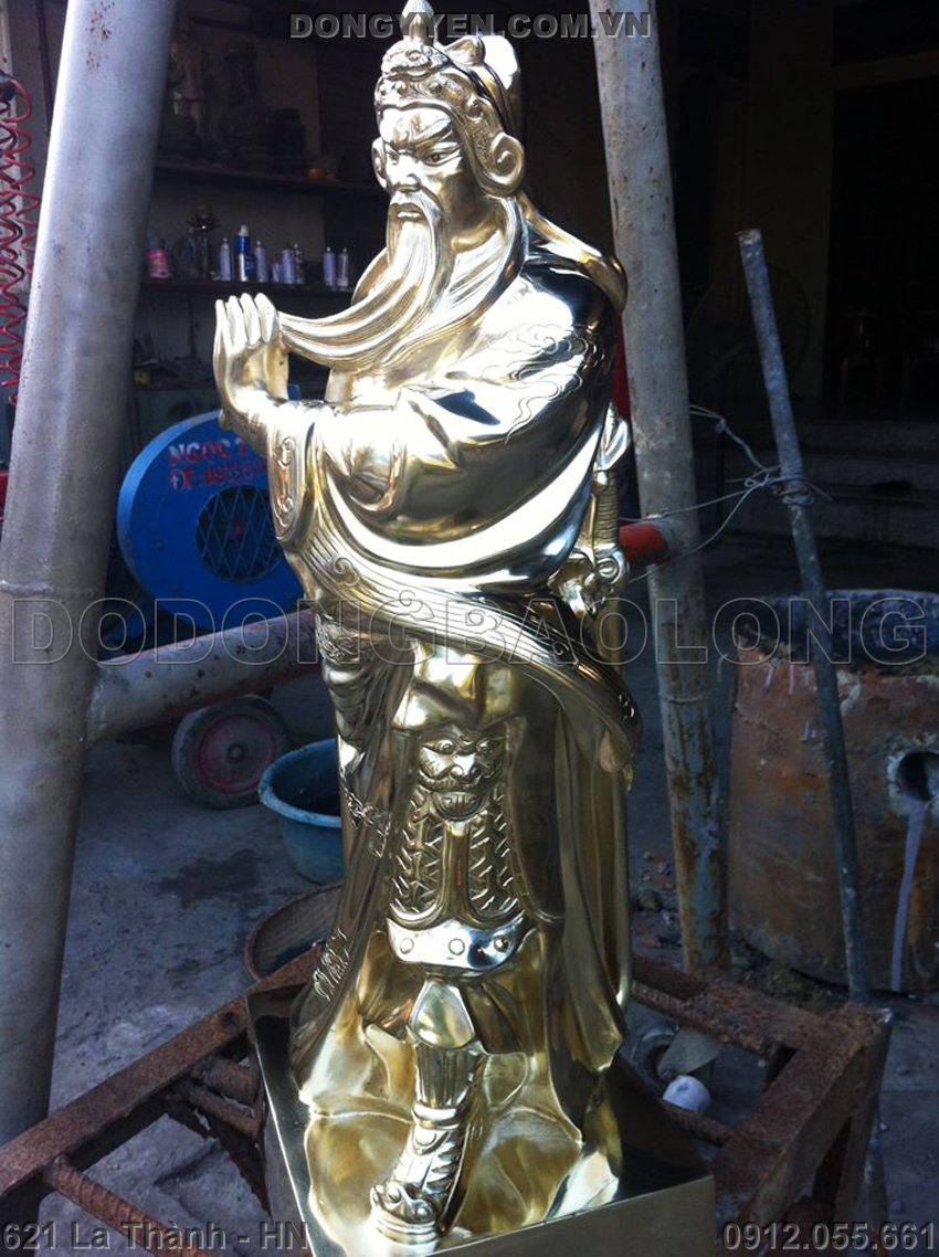 Tượng có màu vàng như màu cát tút
