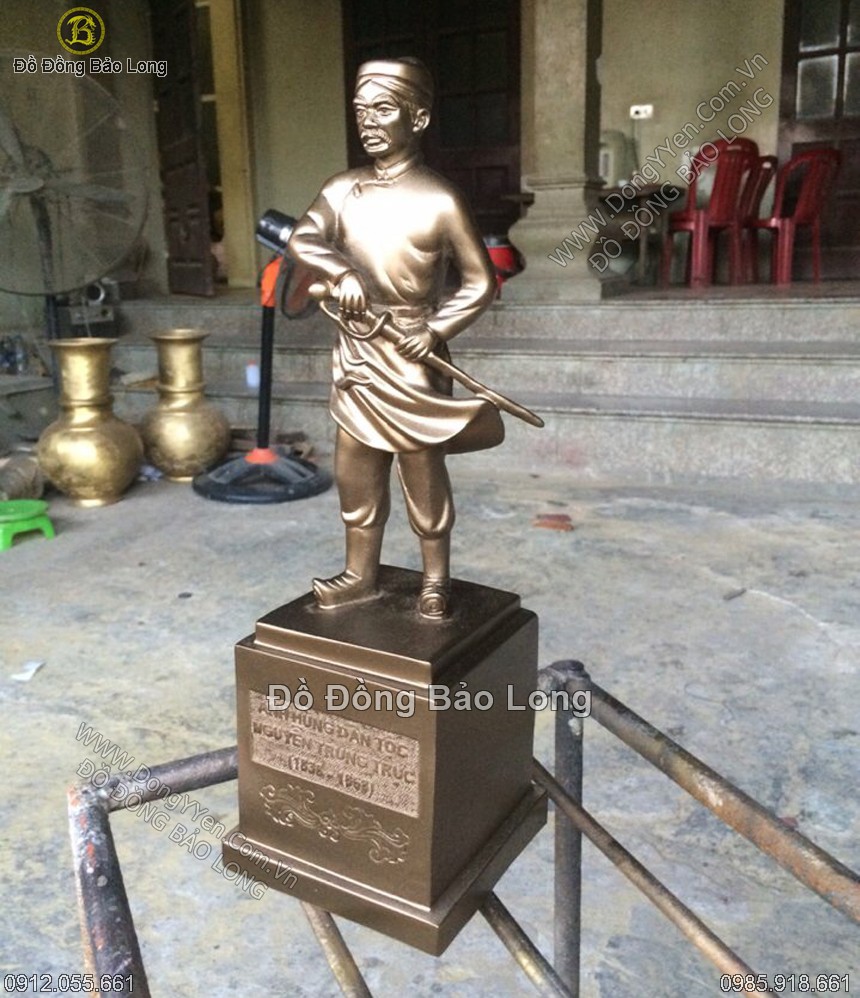 tượng nguyễn trung trực cao 38cm nặng chừng 8kg
