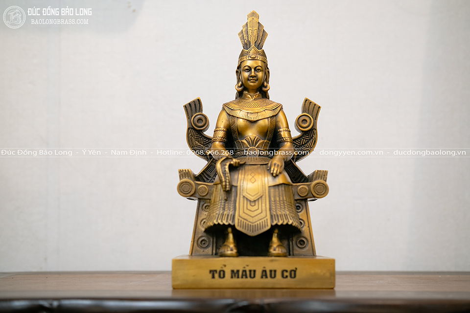 Tượng đồng Mẹ Âu Cơ cao 28cm Màu trầm cổ