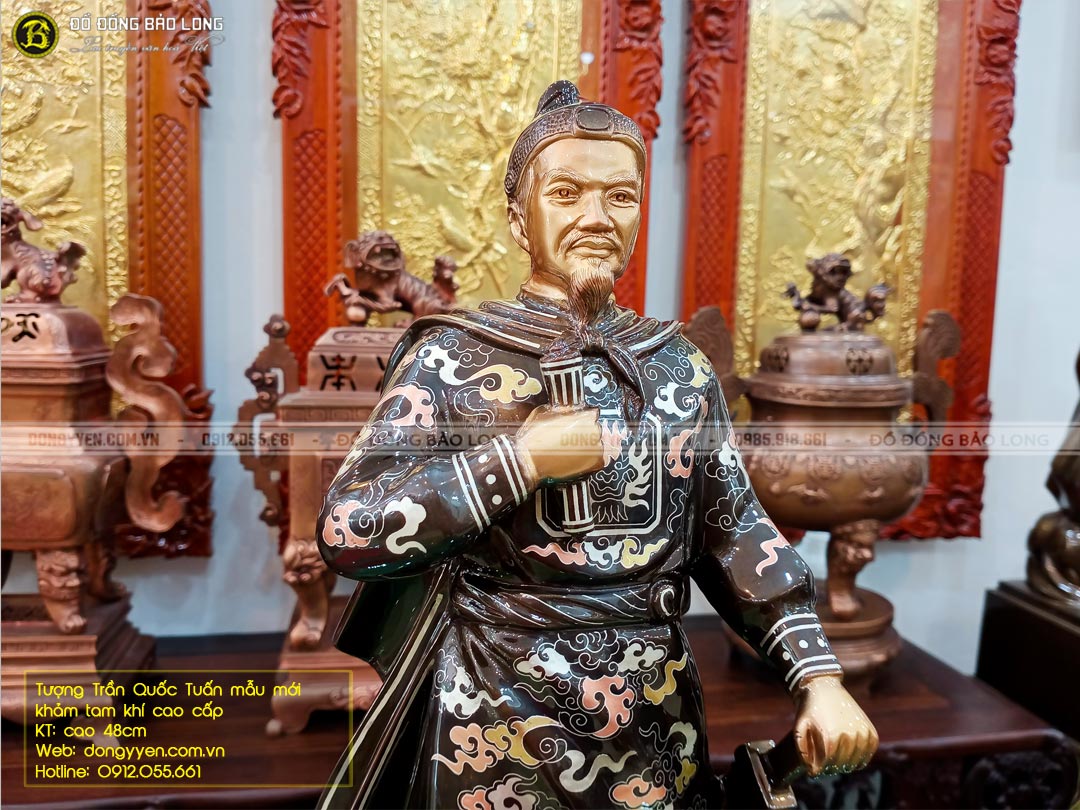 Tượng Trần Quốc Tuấn  bằng đồng