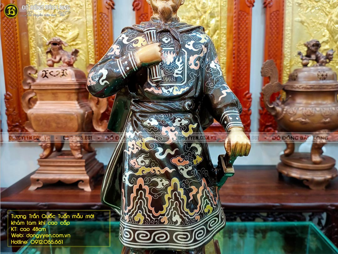 Tượng Trần Quốc Tuấn bằng đồng