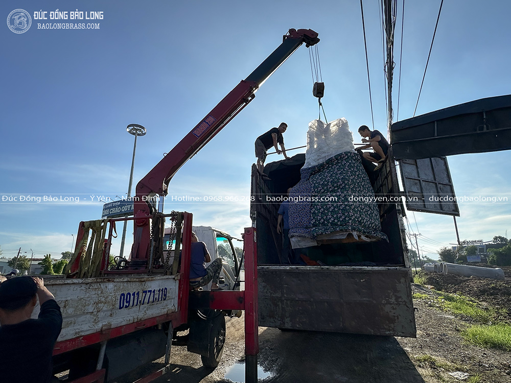 Đúc mô hình biểu tượng bằng đồng đỏ cao 2m2 cho Trường Cao Đẳng Dầu Khí