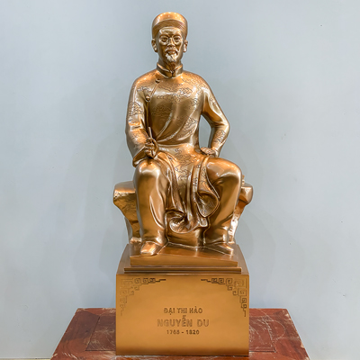 Tượng Đại Thi Hào Nguyễn Du Bằng Đồng Đỏ Cao 81Cm