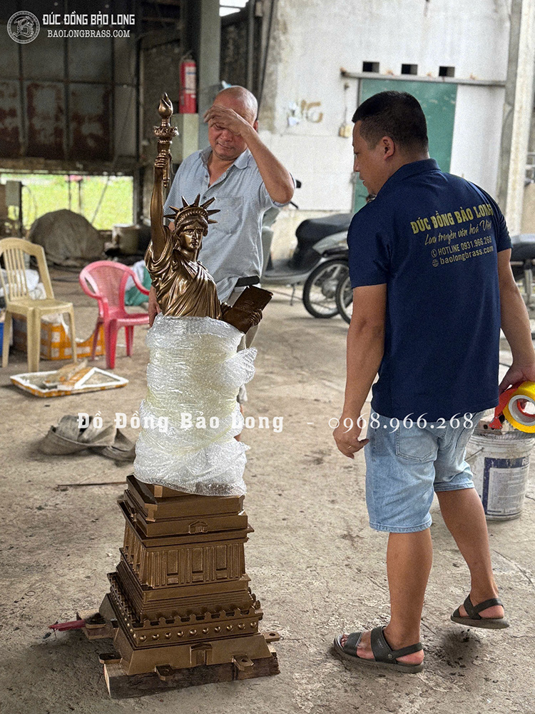 Tượng Đại Thi Hào Nguyễn Du bằng đồng đỏ cao 81cm