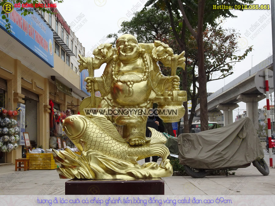 /media/images/tuong-phat-di-lac-bang-dong/tuong-di-lac-cuoi-ca-chep-ghanh-vang-dong-catut-cao-69cm%20(5).jpg