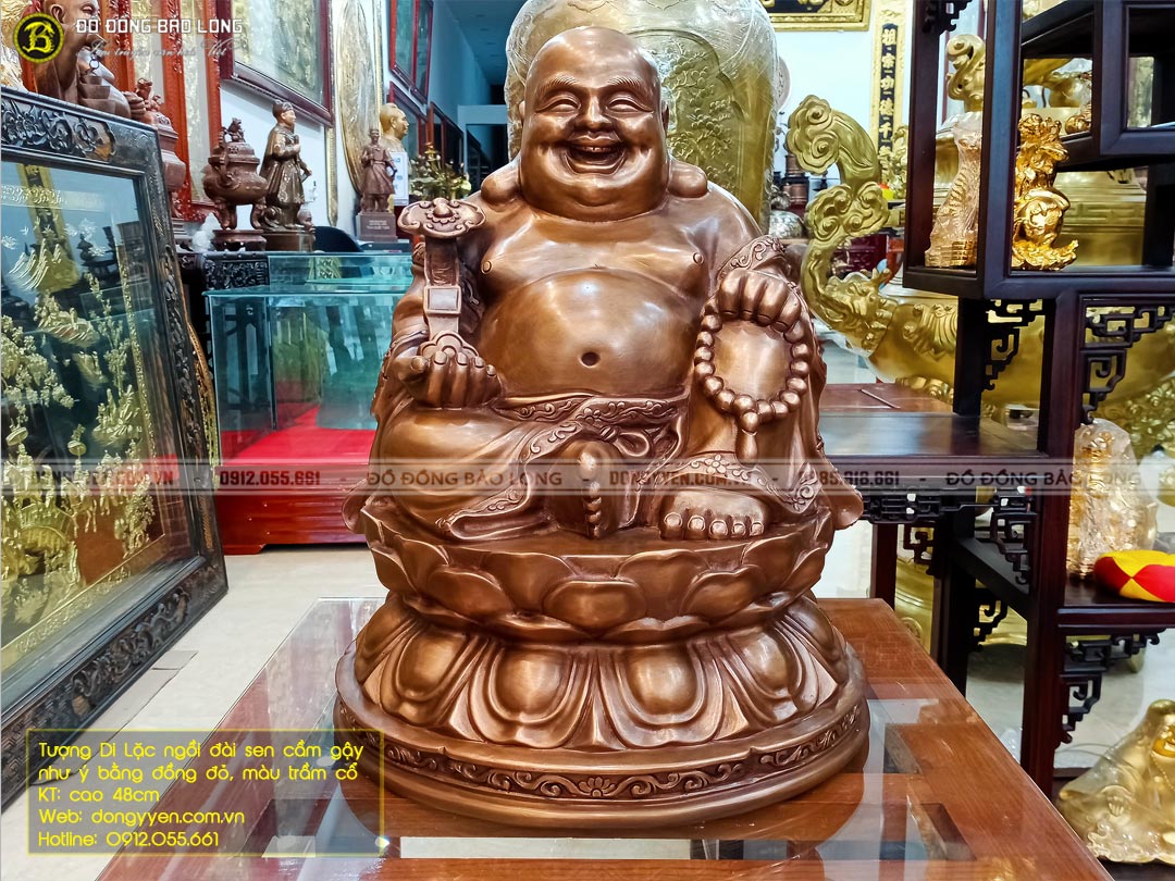 tượng phật di lặc ngồi đài sen cầm gậy như ý bằng đồng đỏ