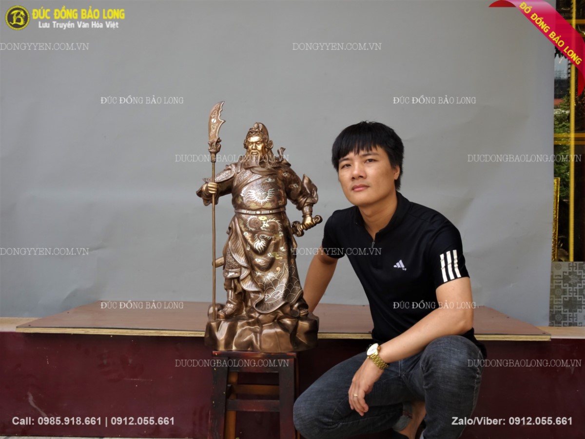 tượng quan công chống đao 61cm khảm tam khí
