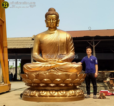 Tượng Phật Thích Ca bằng đồng đỏ cao 3m