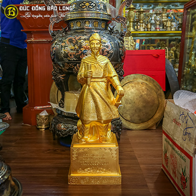 Tượng Trần Quốc Tuấn 81cm dát vàng cho khách Hà Nội