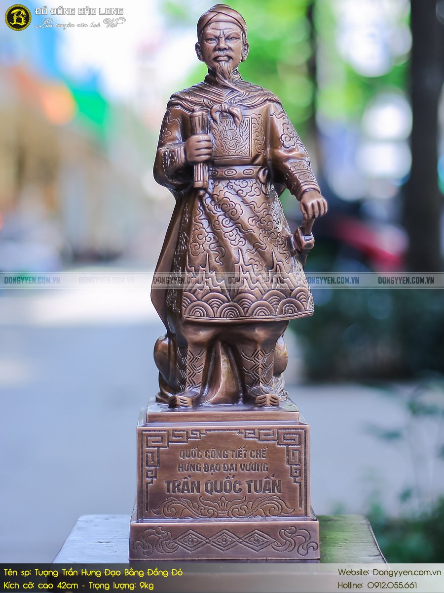 tượng trần hưng đạo bằng đồng màu giả cổ bệ vuông cao 42cm 