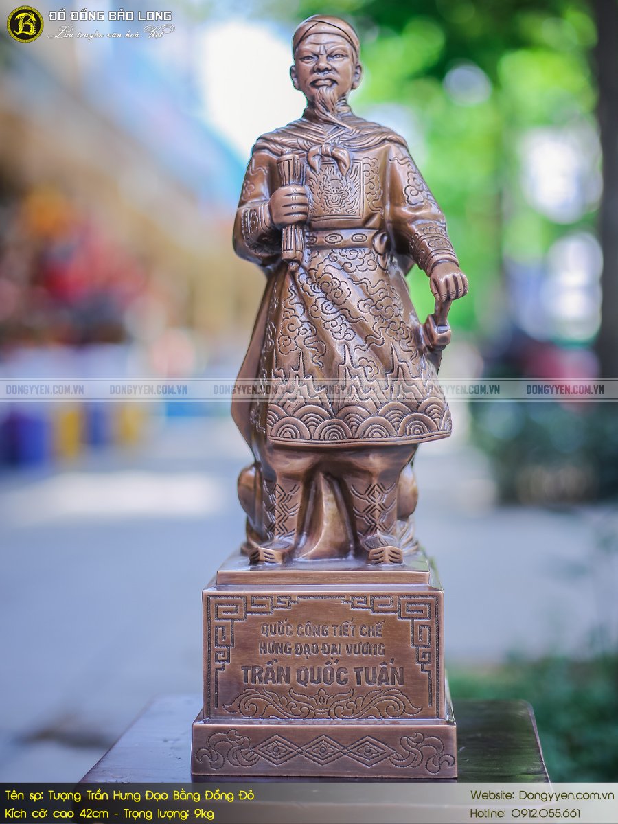 tượng trần hưng đạo bằng đồng màu giả cổ bệ vuông cao 42cm 