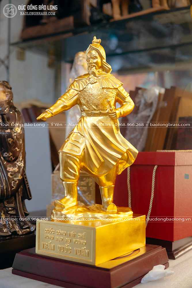 tượng Trần Hưng Đạo bằng đồng đỏ dát vàng 9999 cao 42cm