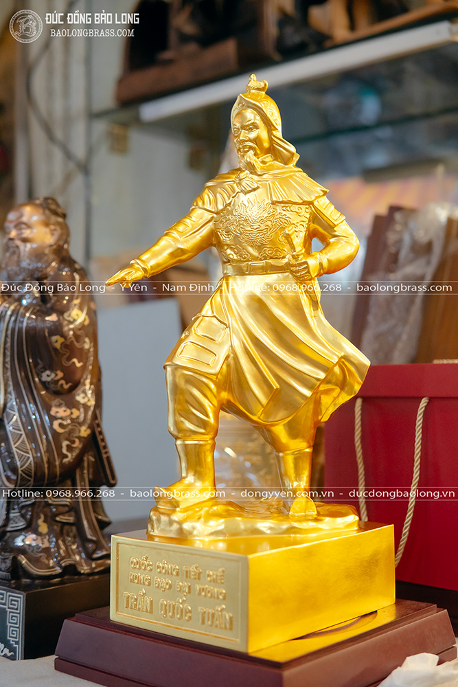 Tượng Trần Hưng Đạo Bằng Đồng Đỏ Dát Vàng 9999 Cao 42Cm