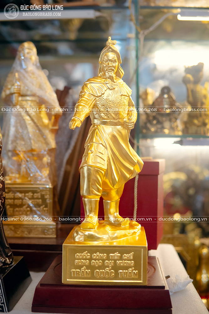 Tượng Trần Hưng Đạo Bằng Đồng Đỏ Dát Vàng 9999 Cao 42Cm