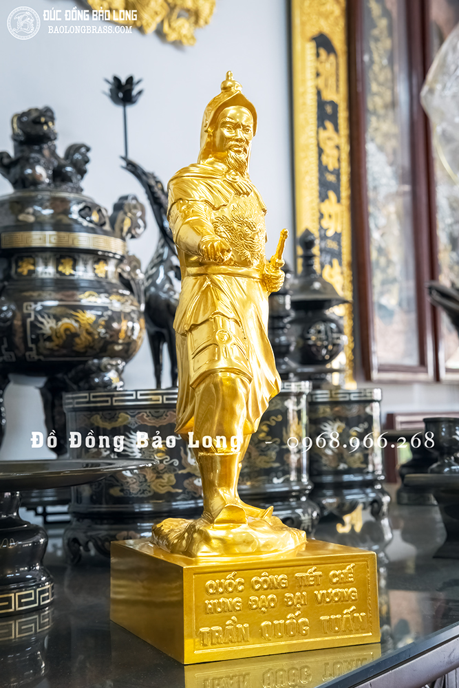 Tượng Trần Hưng Đạo Bằng Đồng Đỏ Dát Vàng 9999 Cao 42Cm