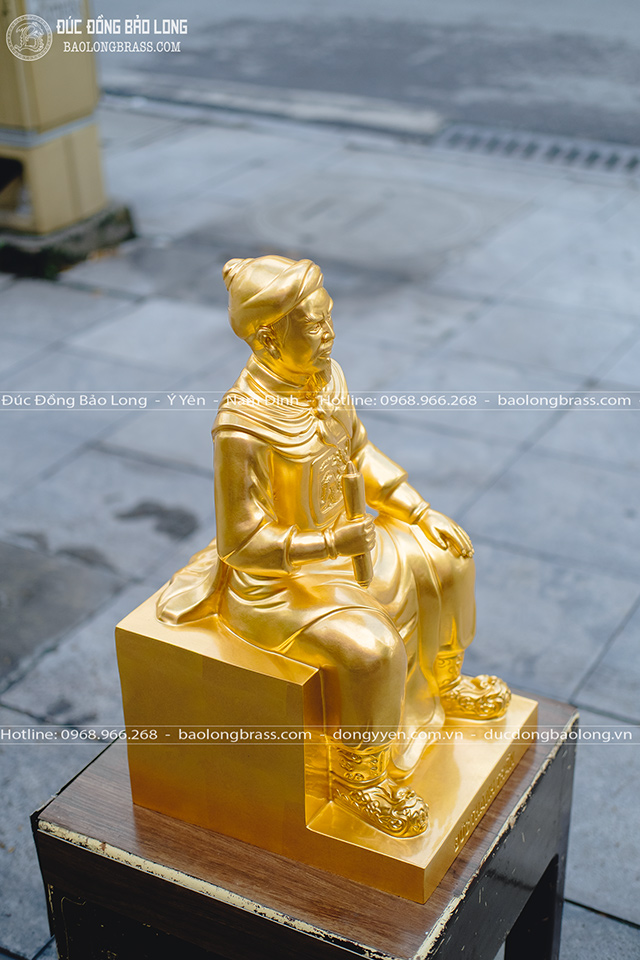  tượng Đức Thánh Trần Triều ngồi bằng đồng đỏ dát vàng 9999 cao 50cm