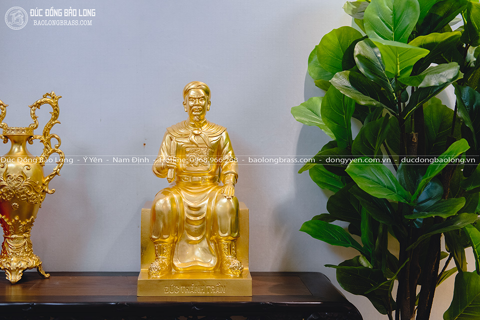  tượng Đức Thánh Trần Triều ngồi bằng đồng đỏ dát vàng 9999 cao 50cm