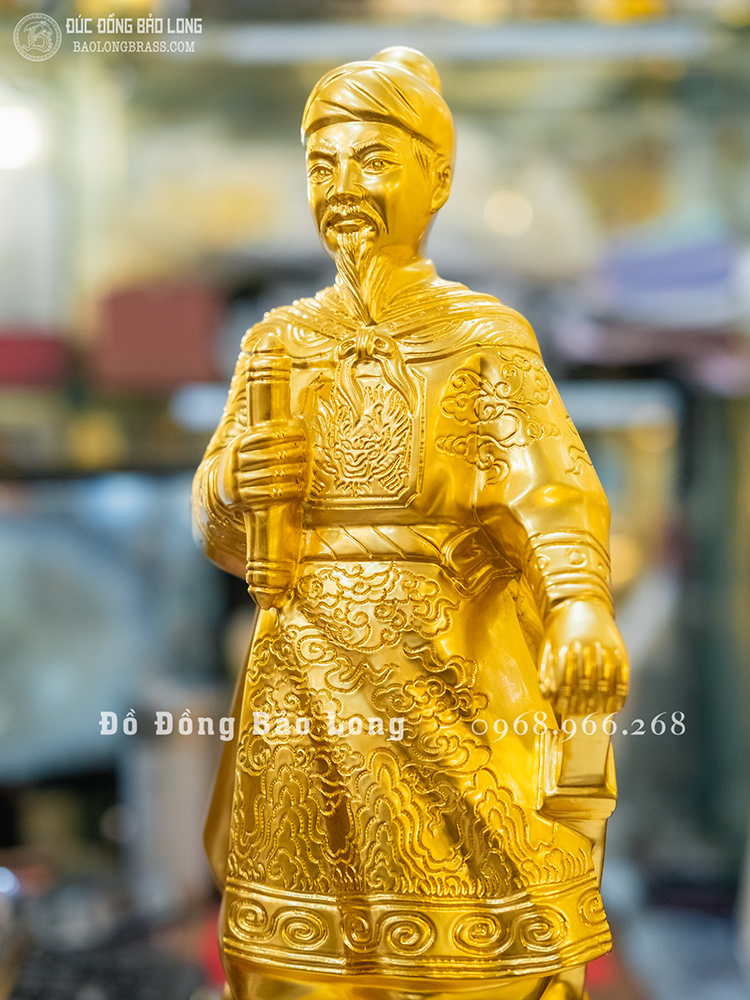 tượng Hưng Đạo Vương Trần Quốc Tuấn bằng đồng đỏ dát vàng 24k cao 48cm