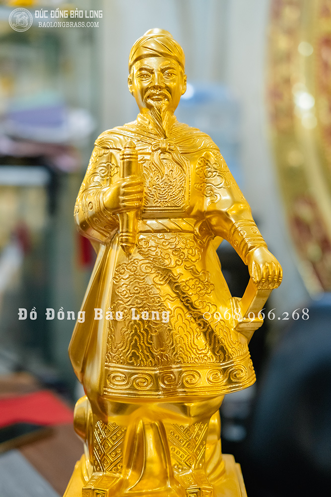 tượng Hưng Đạo Vương Trần Quốc Tuấn bằng đồng đỏ dát vàng 24k cao 48cm