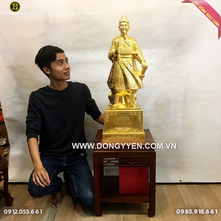 Tượng Trần Quốc Tuấn 81cm dát vàng cho khách Hà Nội