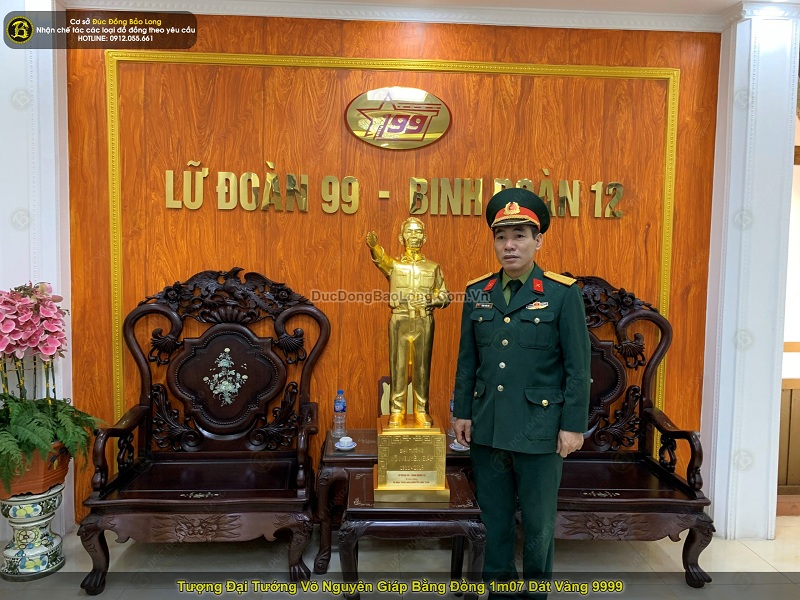 tượng đại tướng võ nguyên giáp đứng bằng đồng dát vàng cao 1m07