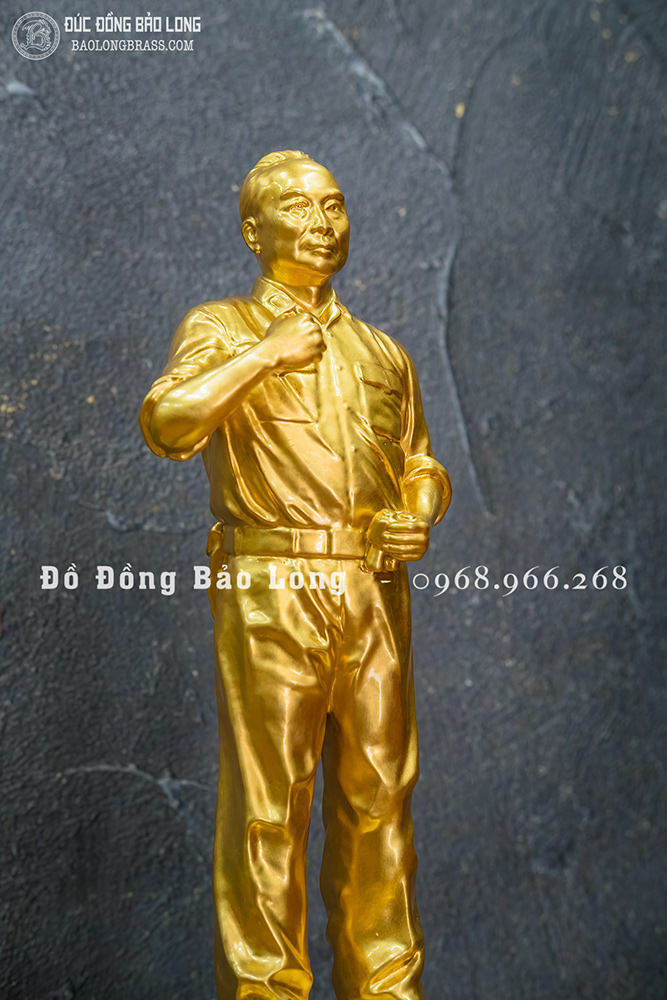 Tượng Đại tướng Võ Nguyên Giáp đứng bằng đồng cao 42cm dát vàng 24k