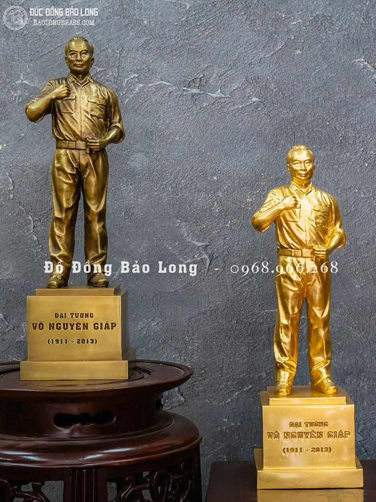 Tượng Đại tướng Võ Nguyên Giáp đứng bằng đồng cao 42cm dát vàng 24k